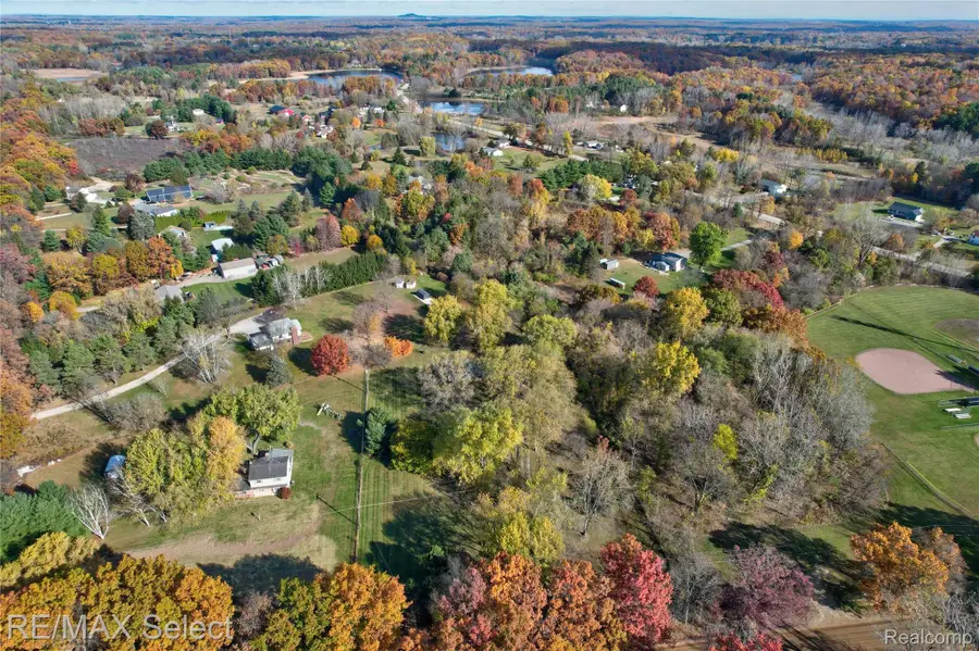 550 W Rose Center Road, Holly, MI 48442 - Image #2