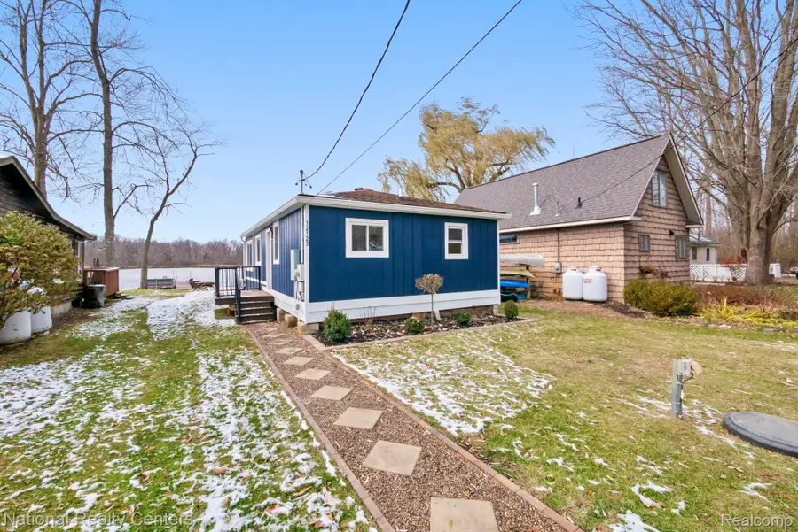 12123 Kirby Lane, South Lyon, MI 48178 - Image #2