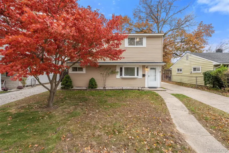 34441 Phyllis Street, Wayne, MI 48184 - Image #2