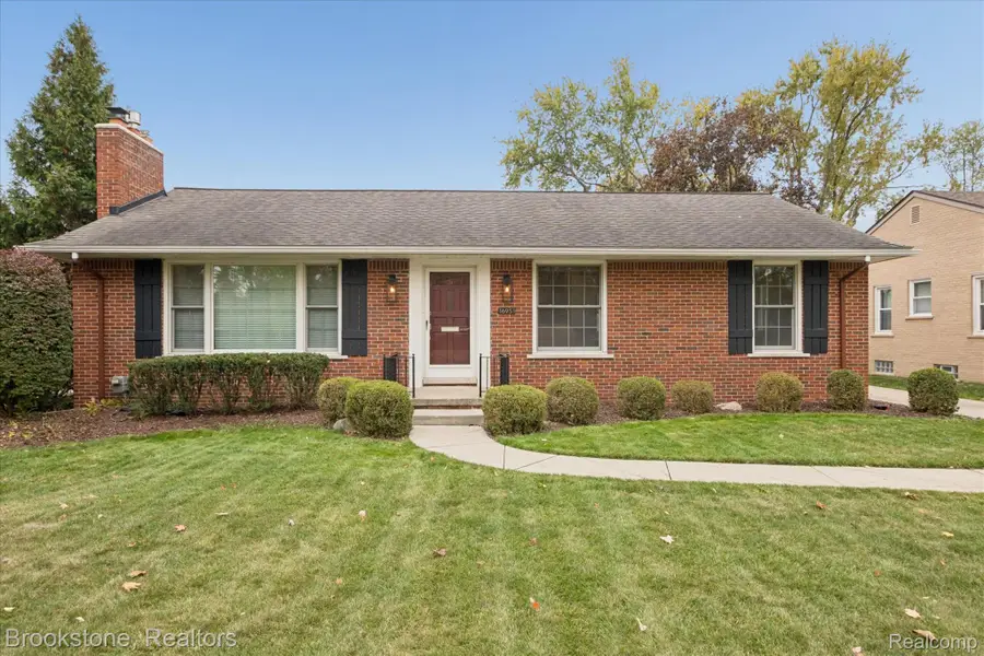 16951 Locherbie Avenue, Beverly Hills, MI 48025 - Image #2