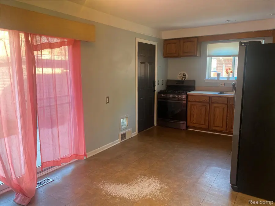 7696 Rosemary Street, Dearborn Heights, MI 48127 - Image #2
