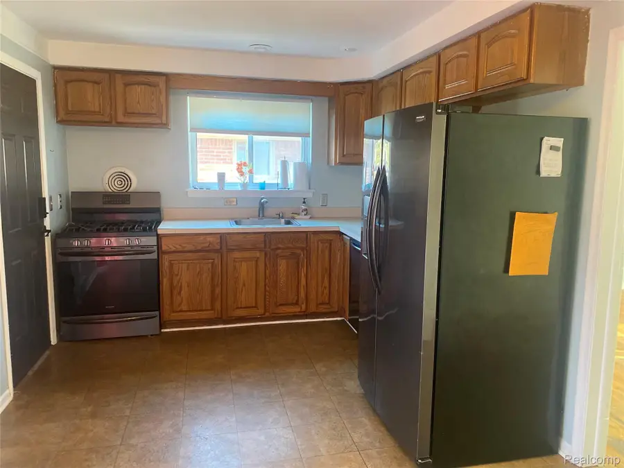 7696 Rosemary Street, Dearborn Heights, MI 48127 - Image #3