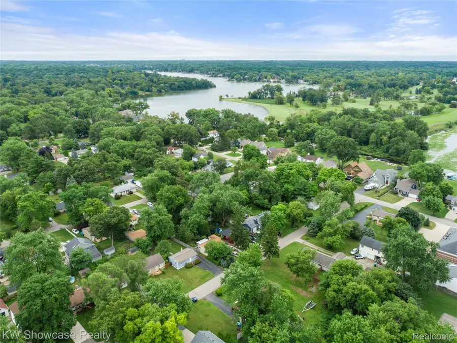 3291 Melmoor Street, Commerce Township, MI 48382 - Image #2