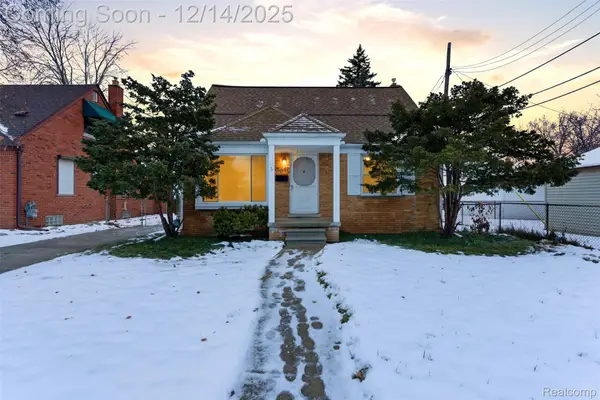 25640 W Hills Drive, DearbornHeights, MI 48125