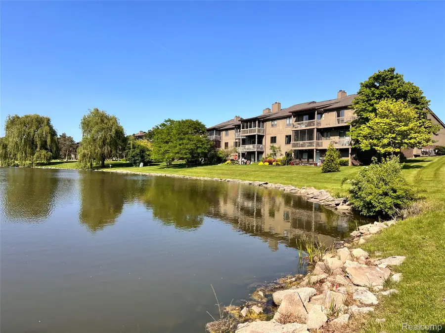 9836 Hawthorne Glen Drive, Grosse Ile, MI 48138 - Image #2