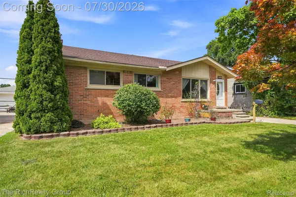 32150 Grandview Avenue N, Westland, MI 48186