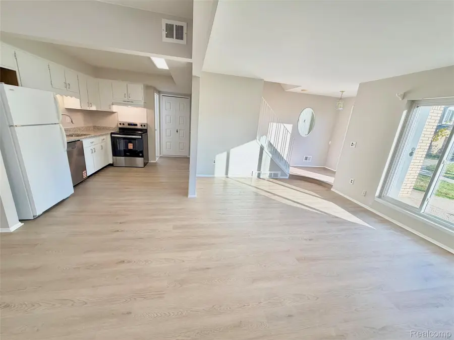 29672 City Center Drive #3, Warren, MI 48093 - Image #2