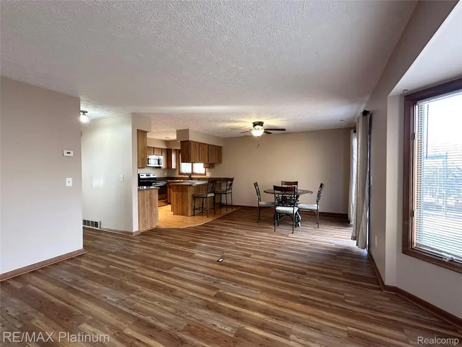 470 Woodstone Road #33, Waterford, MI 48327 - Image #3
