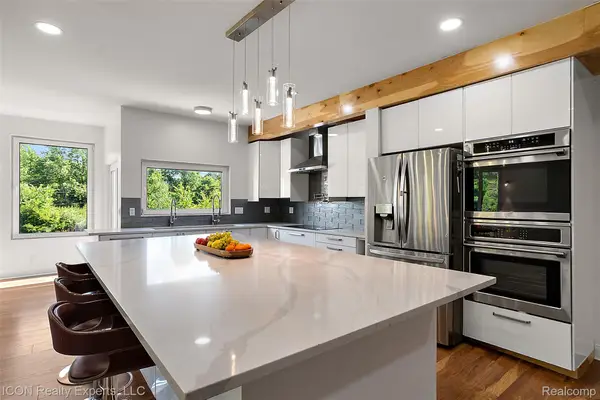 6727 Napier Road, Plymouth, MI 48170