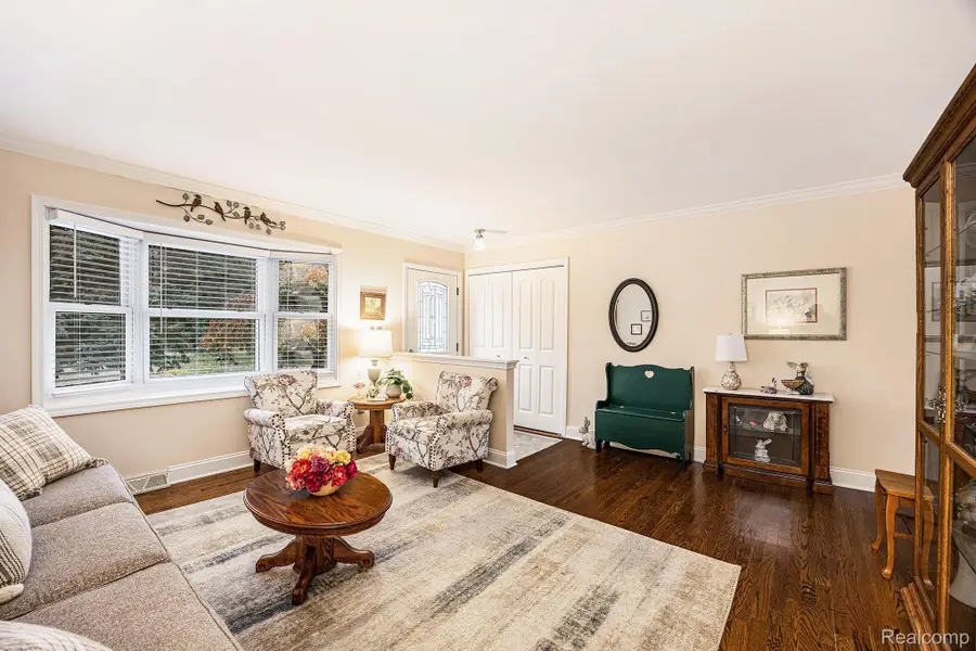 2705 Semloh Street, Orion, MI 48360 - Image #2