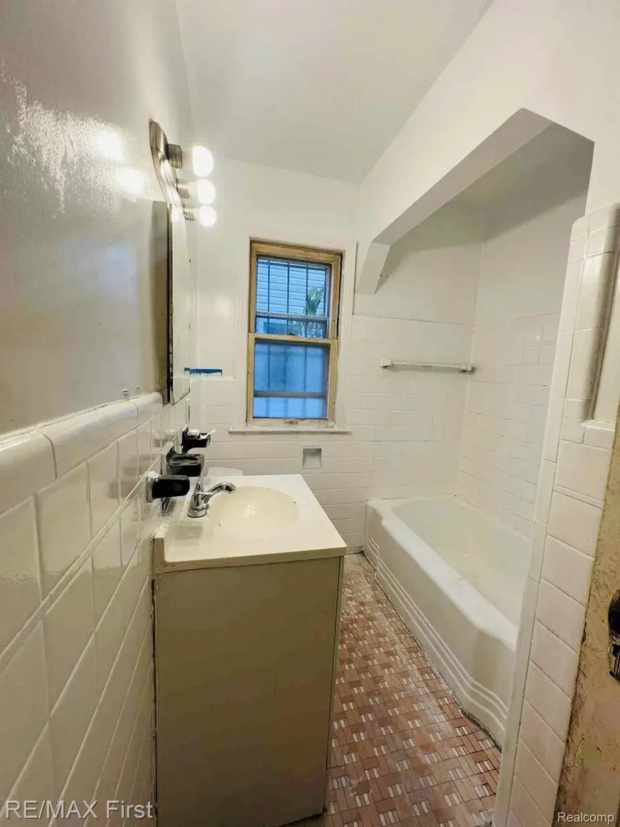 8850 Farmbrook Street, Detroit, MI 48224 - Image #2