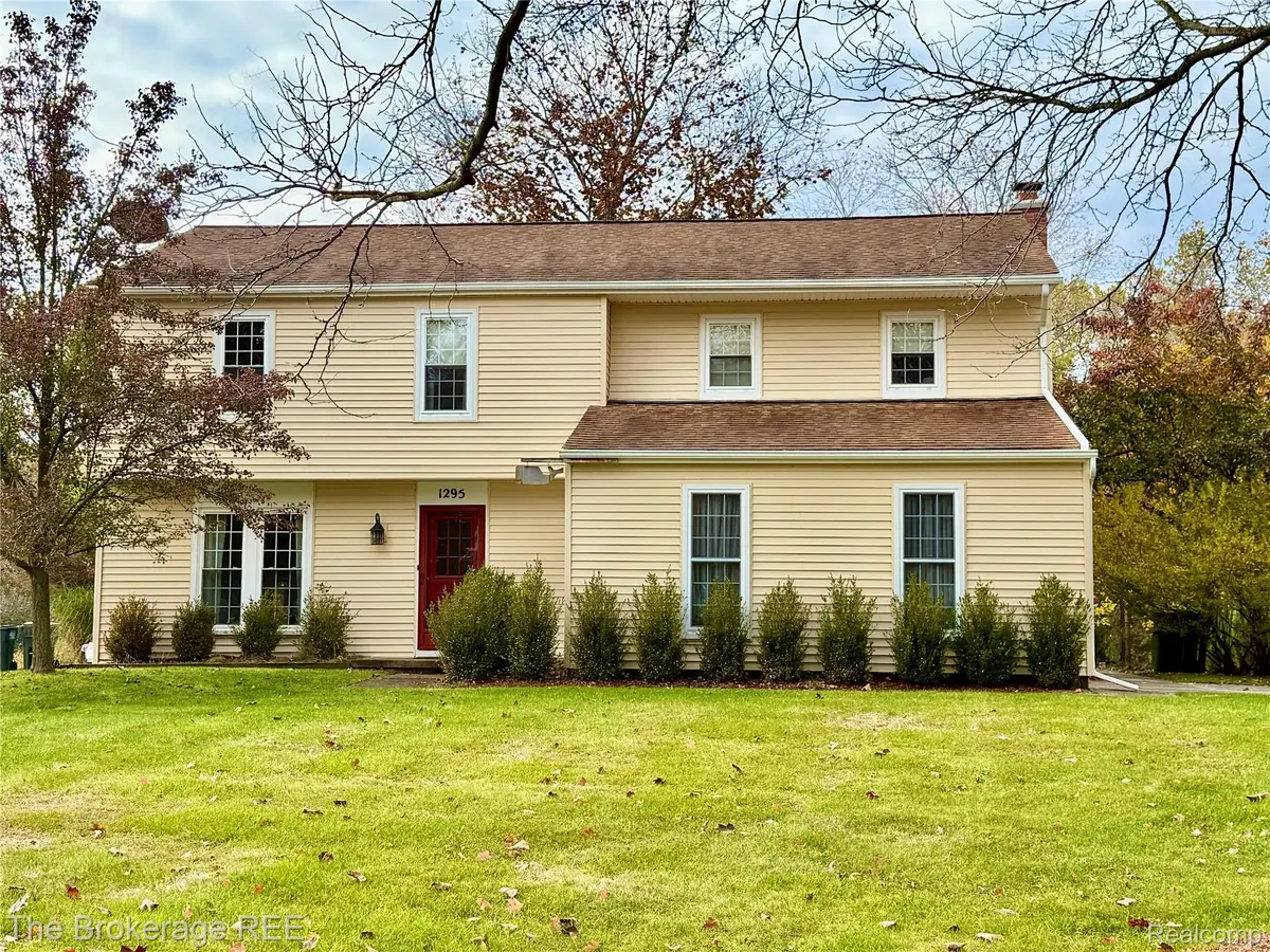 1295 W Fairview Lane, Rochester Hills, MI 48306 - Image #1