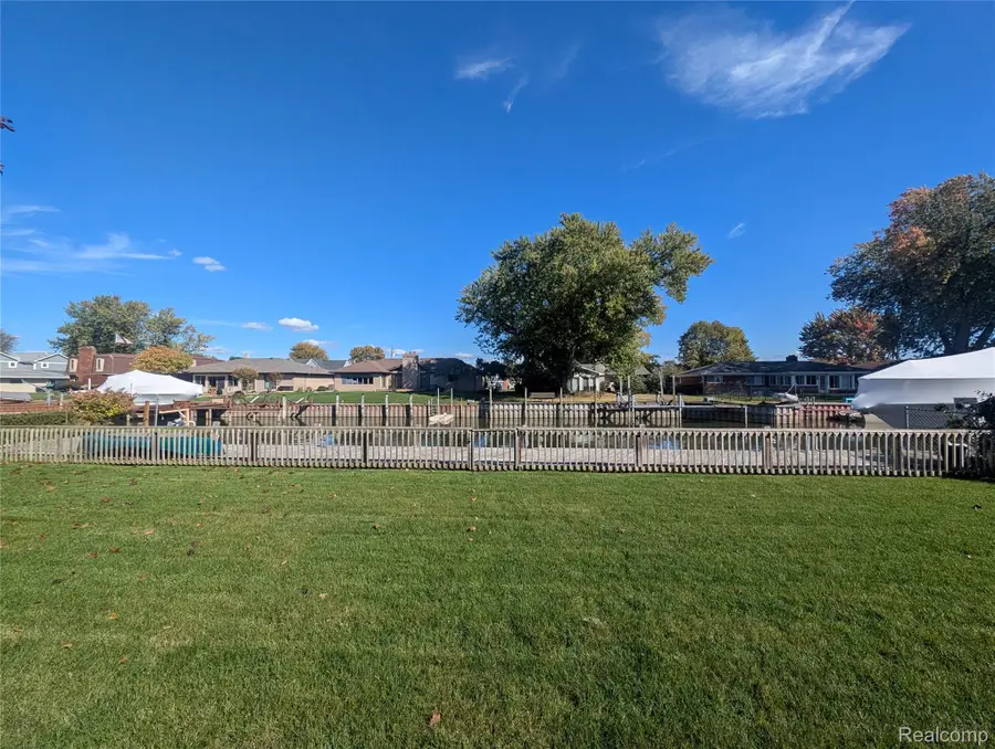 41432 Windmill Street, Harrison Charter Township, MI 48045 - Image #3