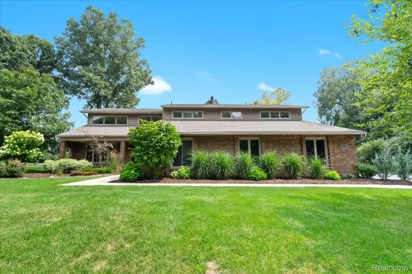 6678 Johnathon, Troy, MI 48098