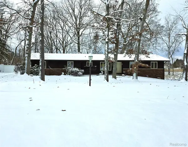 9770 Daleview Drive, SouthLyon, MI 48178