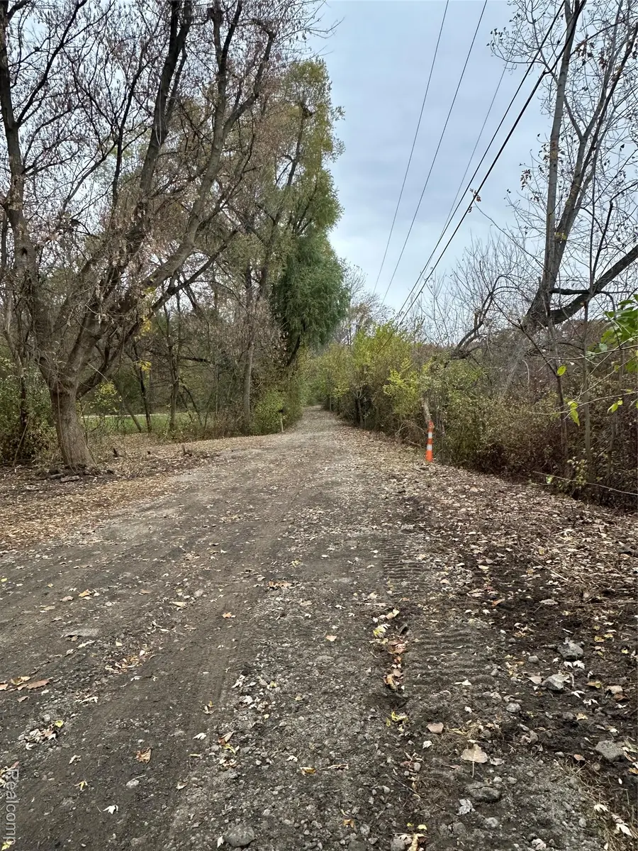 7380 Southfield Drive, Shelby Charter Township, MI 48316 - Image #2