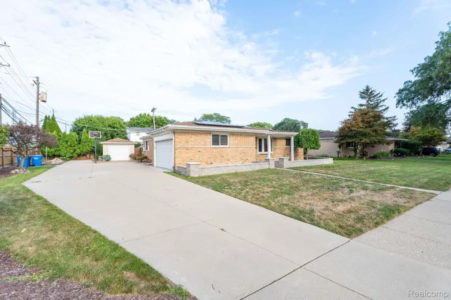 32930 Coventry Place, Warren, MI 48093 - Image #3