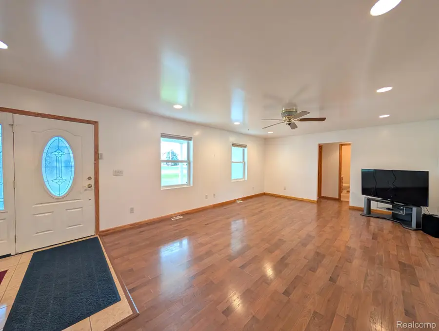 6185 N Vassar Road, Flint, MI 48506 - Image #2