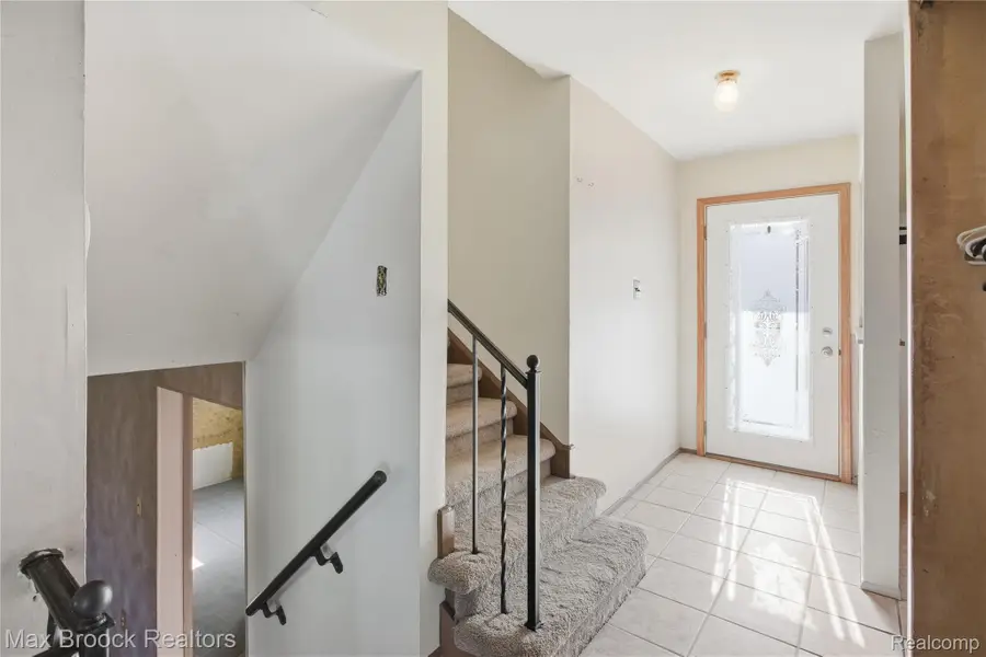 8759 Calvert Drive, Sterling Heights, MI 48312 - Image #3