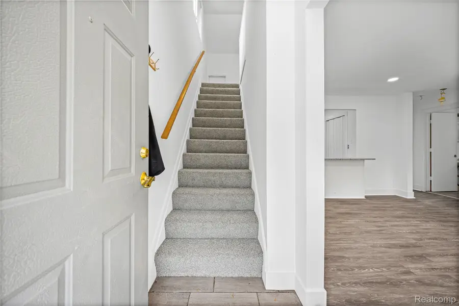 975 E Barrett Avenue, Madison Heights, MI 48071 - Image #2