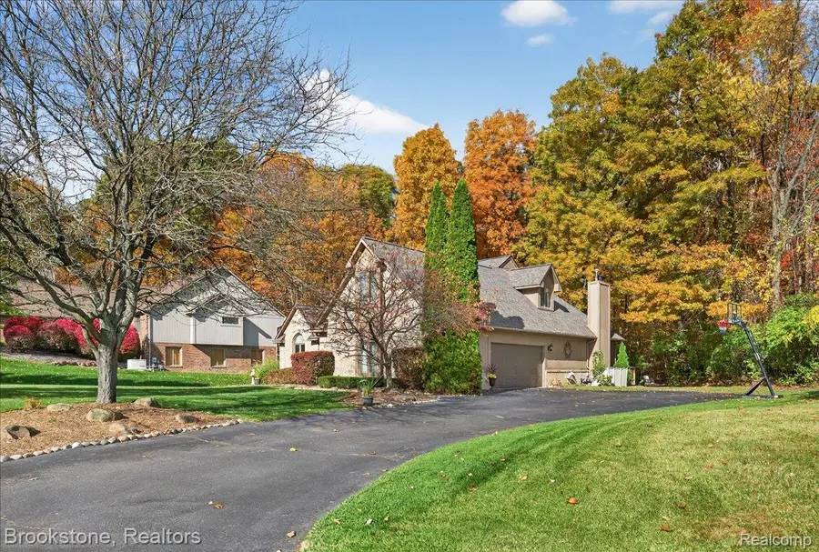 9748 Forest Ridge Drive, Clarkston, MI 48348 - Image #2