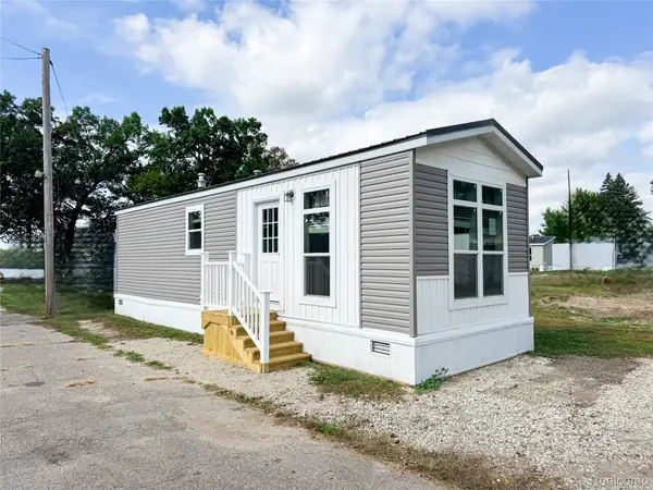 44 Retreat Way, Fenton, MI 48430