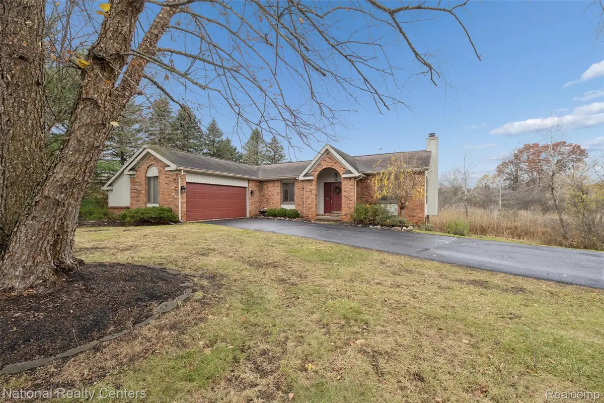 2893 Debbiwood Court, Milford, MI 48381 - Image #1