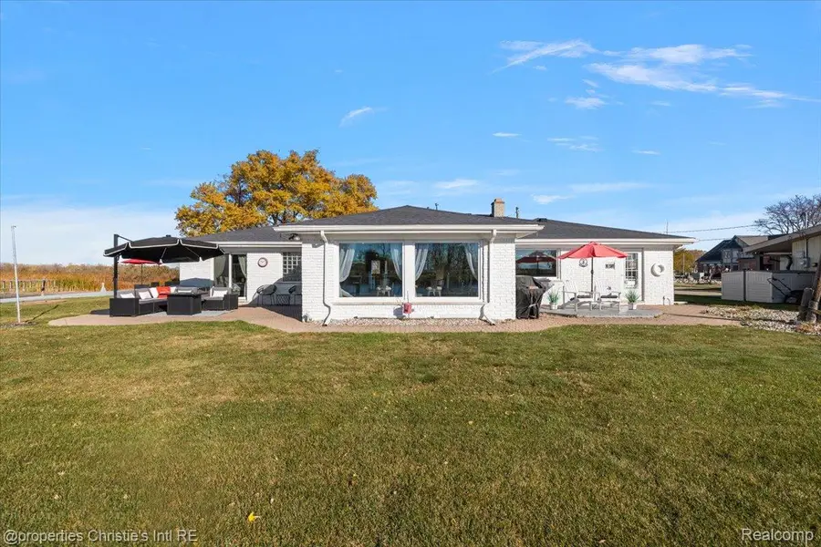 38695 Venetian Drive, Harrison Township, MI 48045 - Image #2