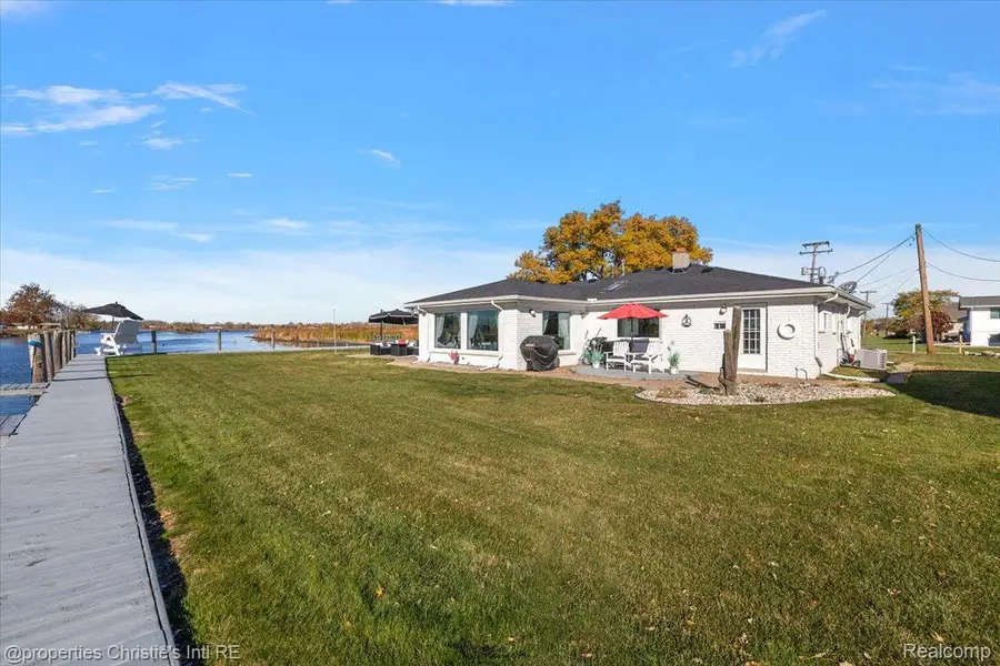 38695 Venetian Drive, Harrison Township, MI 48045 - Image #3