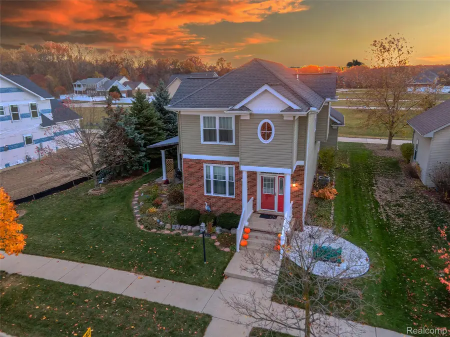 26738 Canterbury Circle, New Boston, MI 48164 - Image #2