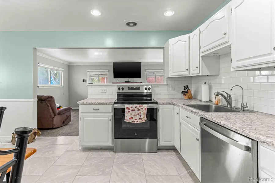 35615 Shook Lane, Clinton Township, MI 48035 - Image #3