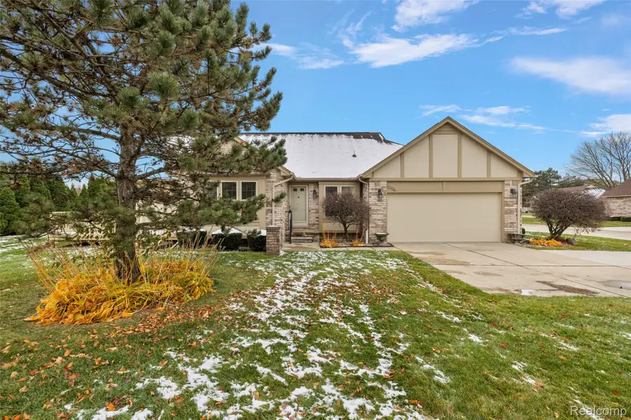 42590 Schienle Lane, Clinton Charter Township, MI 48038 - Image #2