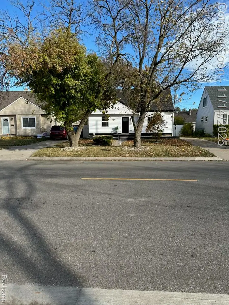 25216 Hayes Rd Road, Roseville, MI 48066 - Image #2