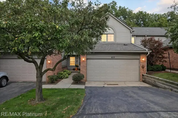 852 Woodridge Hills Drive, Brighton, MI 48116