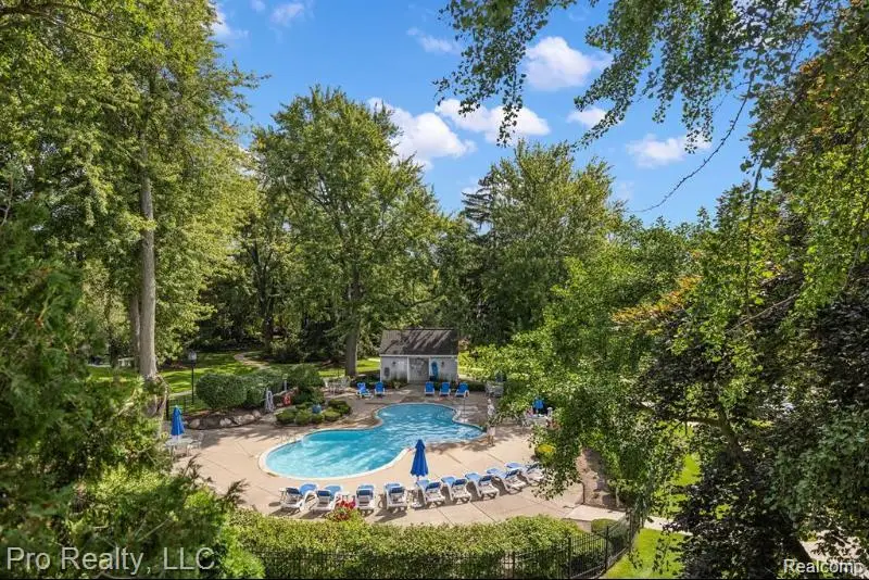 3559 Port Cove Drive #25, Waterford, MI 48328 - Image #1