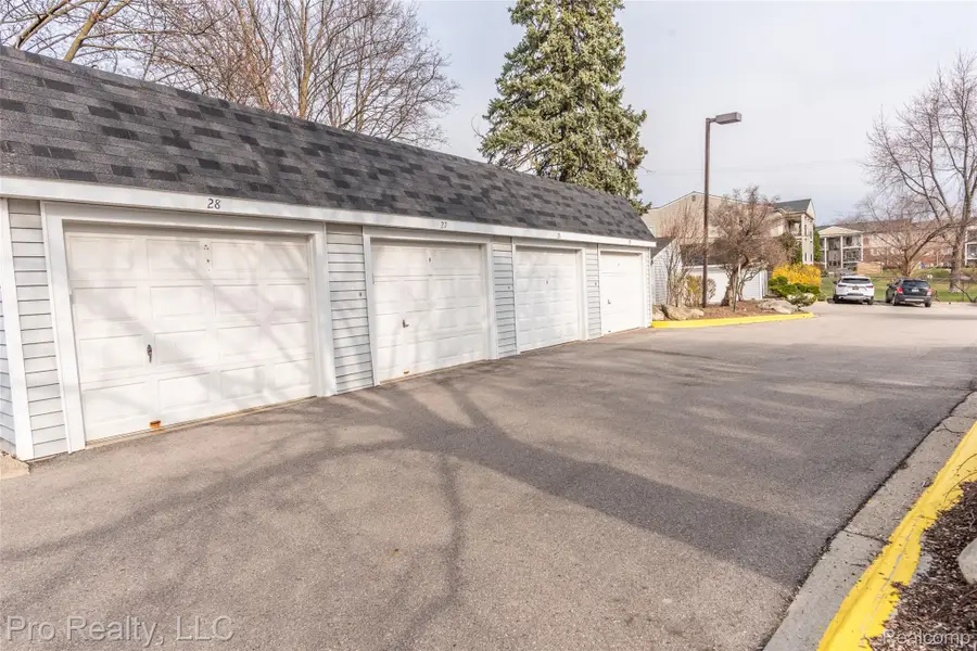 3559 Port Cove Drive #25, Waterford, MI 48328 - Image #3