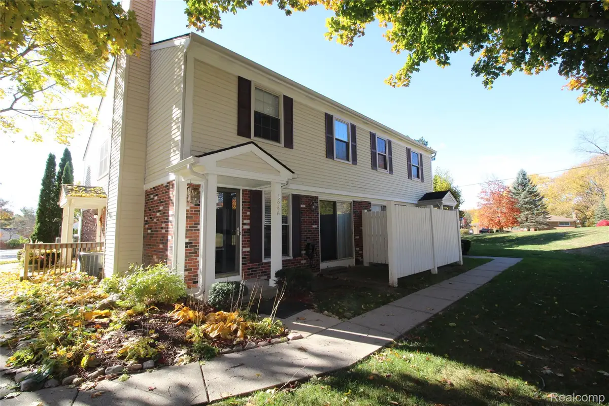 7666 Woodview Drive, Waterford, MI 48327 - Image #1