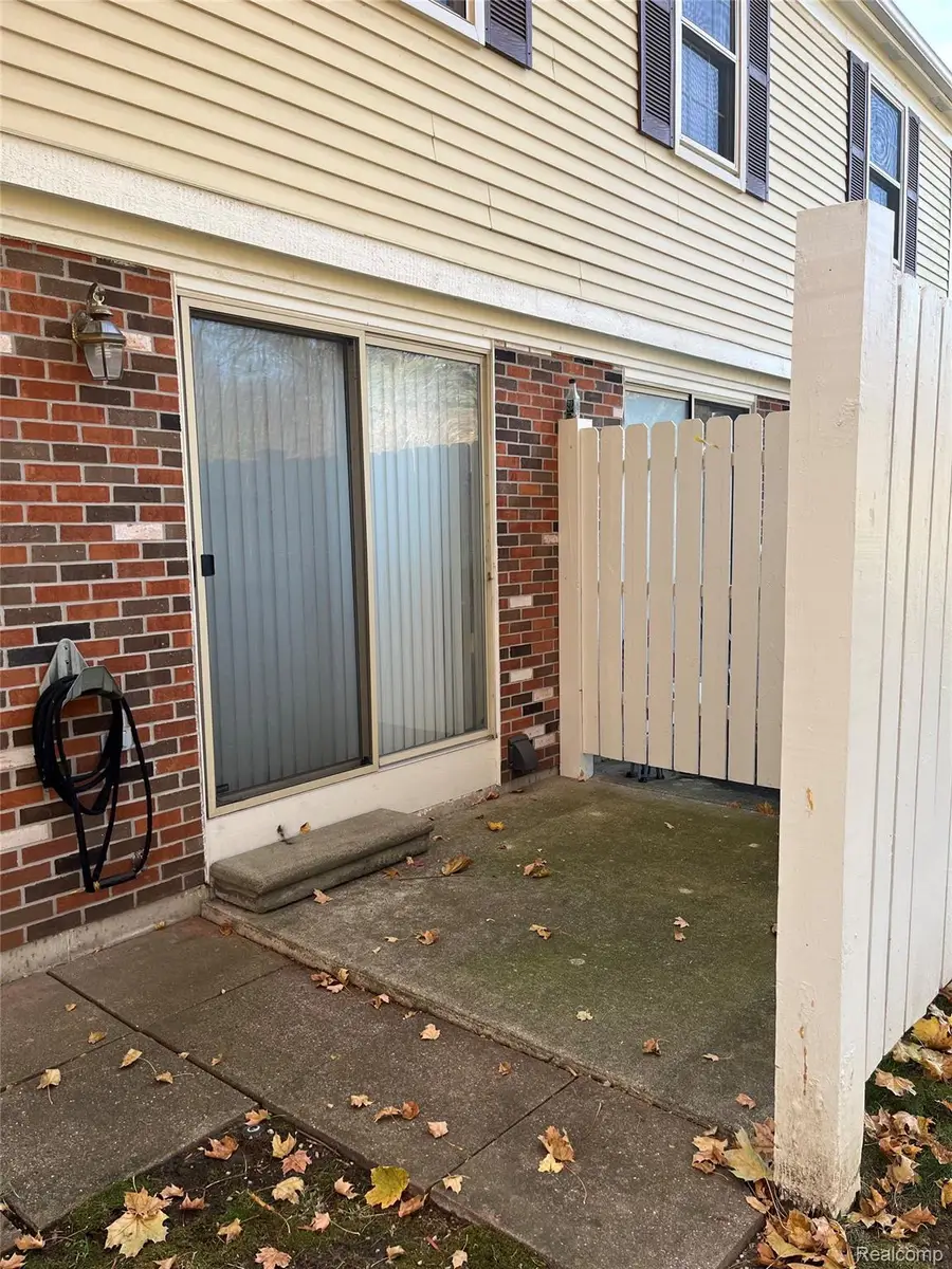 7666 Woodview Drive, Waterford, MI 48327 - Image #3