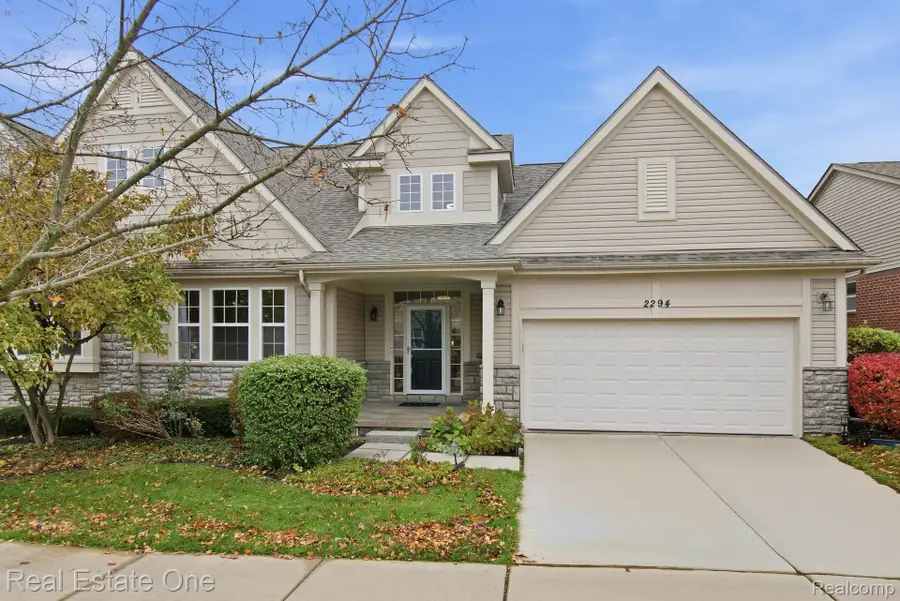 2294 Calibouge #31, Commerce, MI 48382 - Image #2