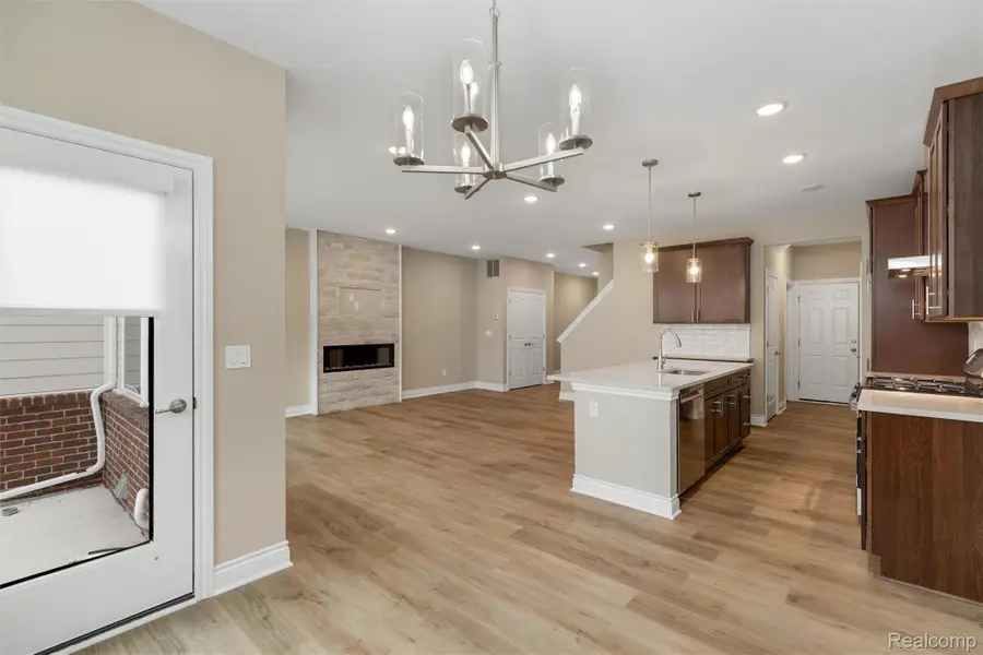 807 Balmoral Ln, Troy, MI 48085 - Image #2