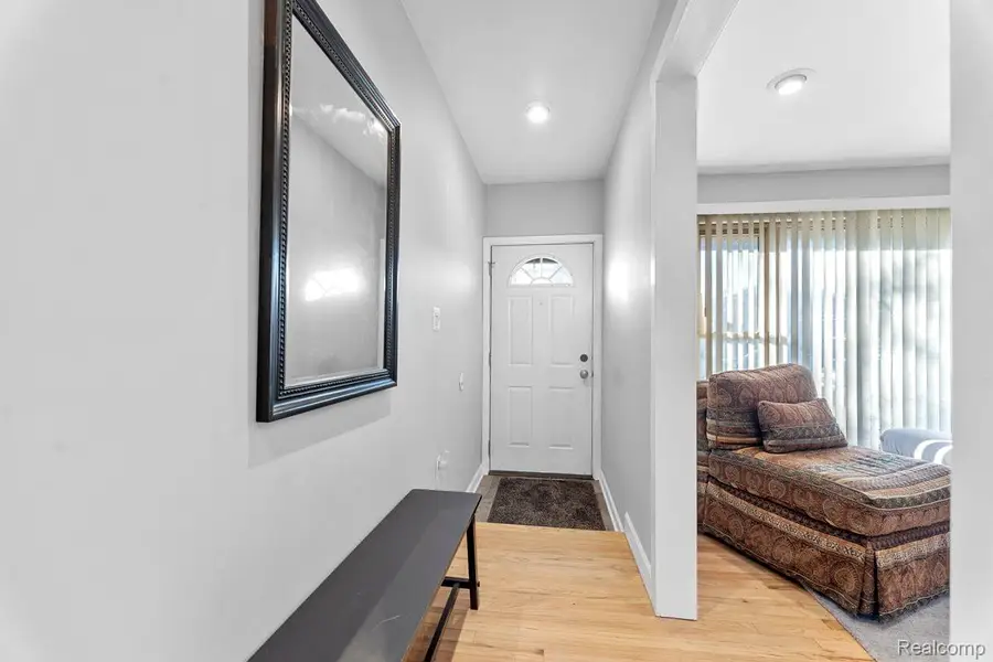 14836 Gary Lane, Livonia, MI 48154 - Image #3