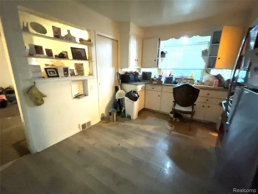 18786 Stahelin Avenue, Detroit, MI 48219 - Image #3