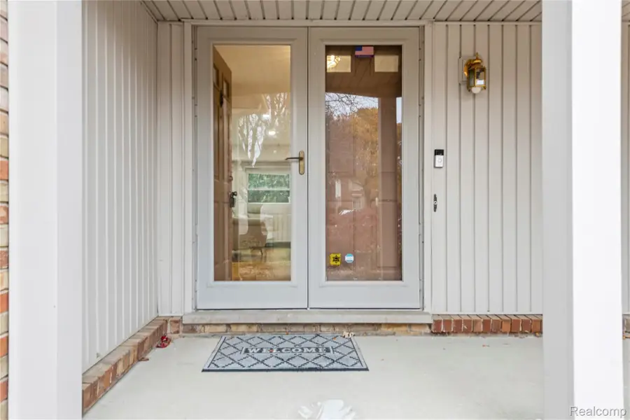 4537 Whisper Way Drive, Troy, MI 48098 - Image #3