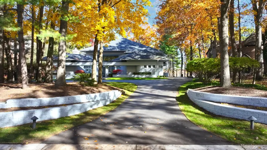 1744 Heron Ridge Drive, Bloomfield, MI 48302 - #2