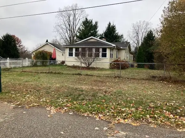 5215 Eastview Road, Clarkston, MI 48346