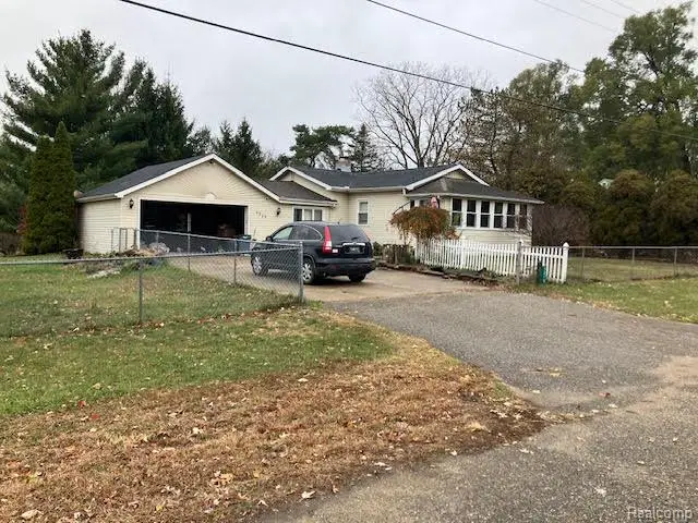 5215 Eastview Road, Clarkston, MI 48346 - Image #2