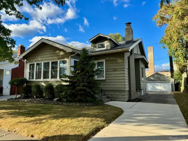 240 Pearson Street N, Fenton, MI 48220