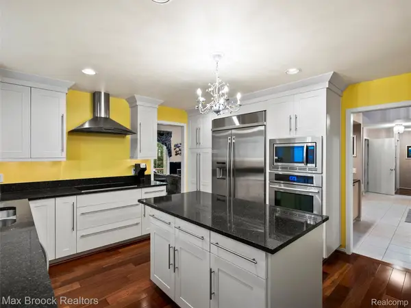 35518 Woodfield Drive, FarmingtonHills, MI 48331