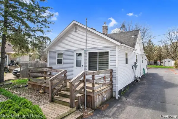 1238 S Genesee Road, Burton, MI 48509