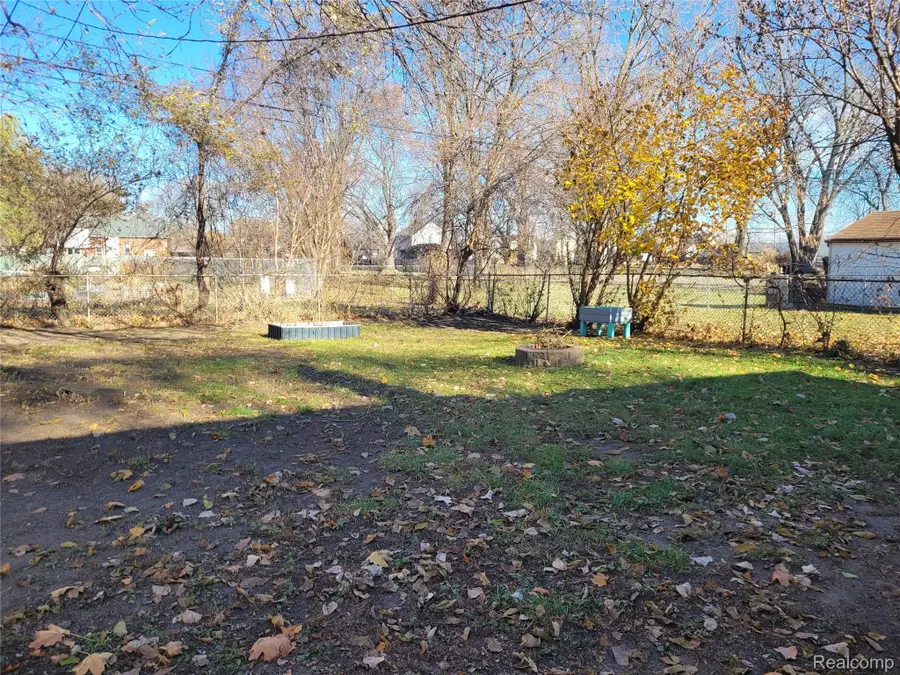 1721 E Milton Avenue E, Hazel Park, MI 48030 - Image #3